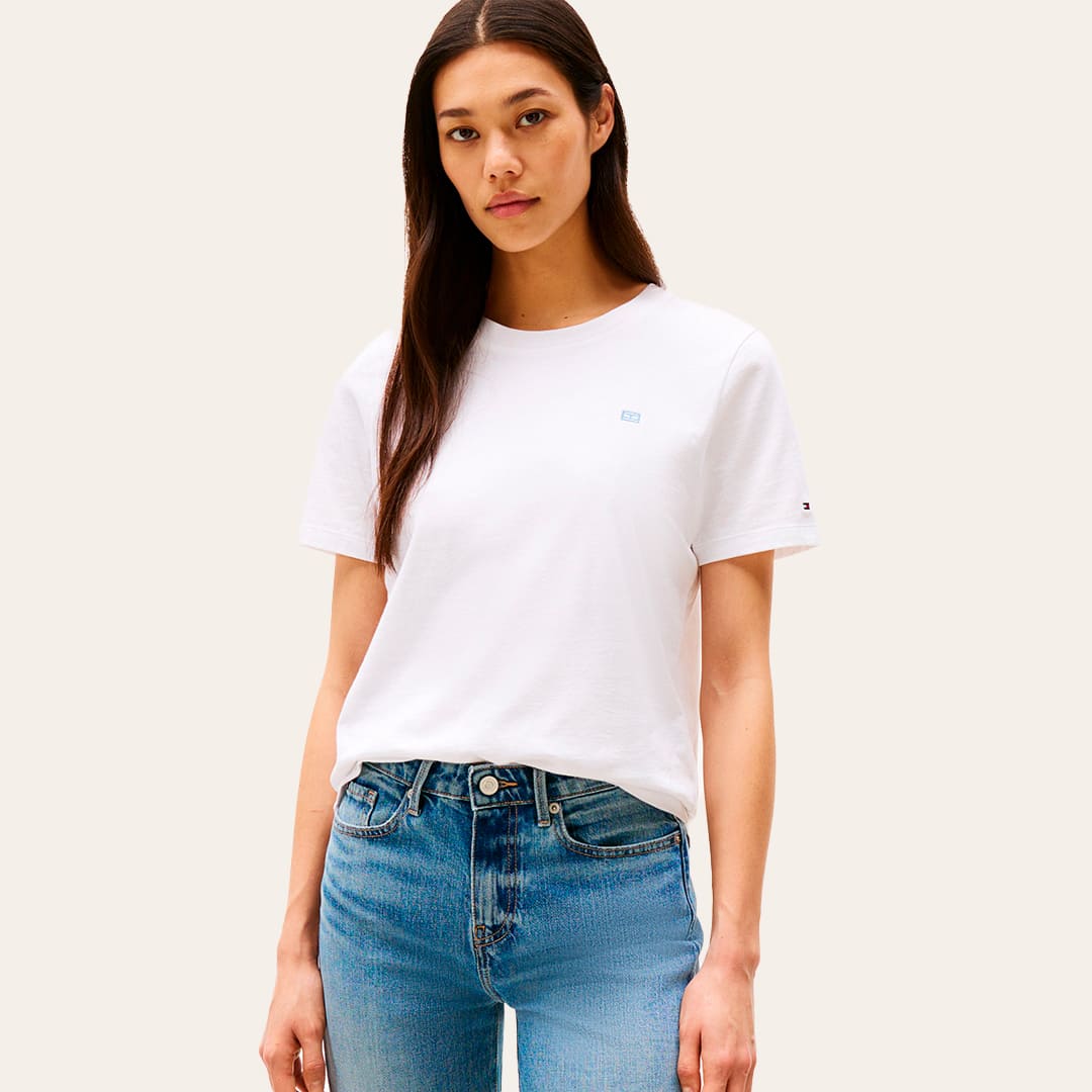 Camiseta Feminina Tommy Hilfiger Feminina Contrast Flag Algodão THWW0WW45522 — foto 1